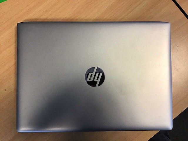 Werkplek 2 monitoren en laptop - afbeelding 3 van  4
