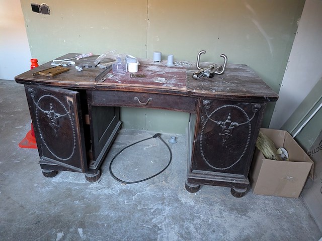 Werkplekopstelling met kast en nostalgisch bureau - afbeelding 2 van  12