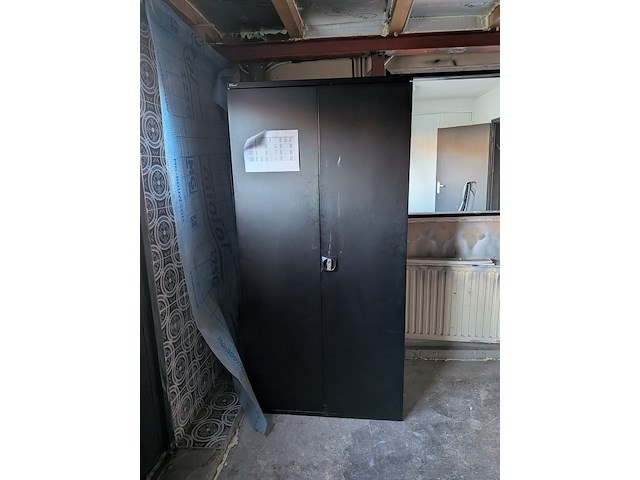 Werkplekopstelling met kast en nostalgisch bureau - afbeelding 4 van  12