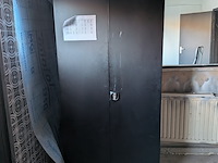 Werkplekopstelling met kast en nostalgisch bureau - afbeelding 4 van  12