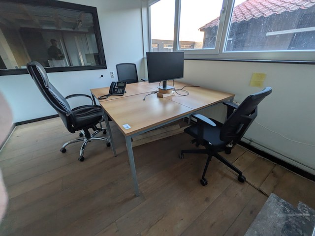 Werkplekopstelling met kast en nostalgisch bureau - afbeelding 5 van  12