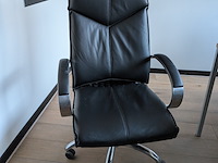 Werkplekopstelling met kast en nostalgisch bureau - afbeelding 9 van  12