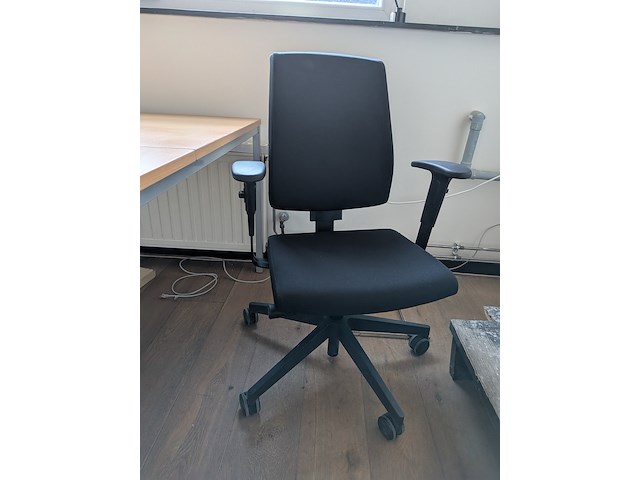 Werkplekopstelling met kast en nostalgisch bureau - afbeelding 11 van  12