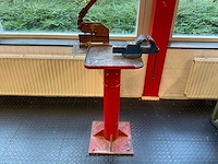 Werkstation met hefboomschaar en bankschroef - afbeelding 1 van  7