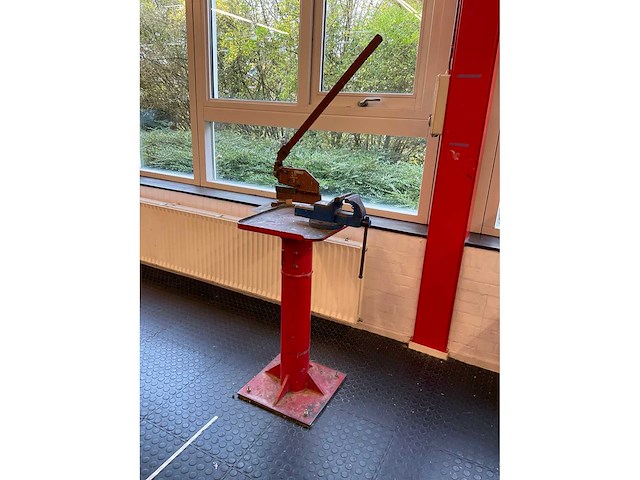 Werkstation met hefboomschaar en bankschroef - afbeelding 2 van  7