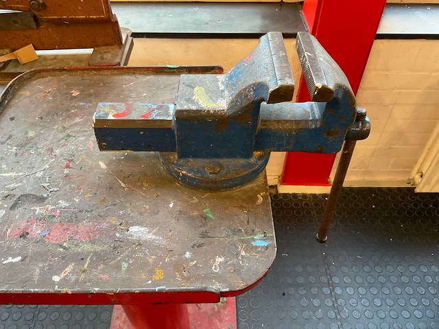 Werkstation met hefboomschaar en bankschroef - afbeelding 5 van  7