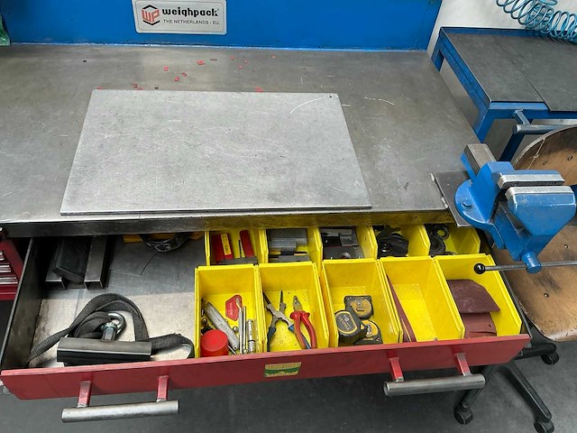 Werkstation met metalen werkbank - afbeelding 7 van  17