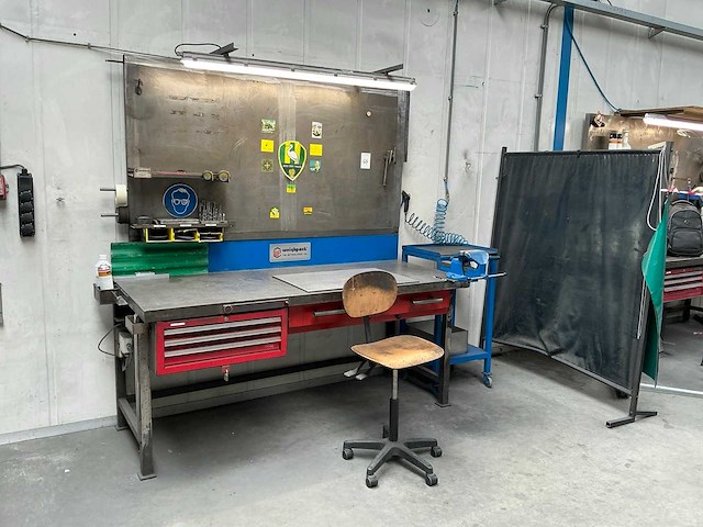 Werkstation met metalen werkbank - afbeelding 1 van  17
