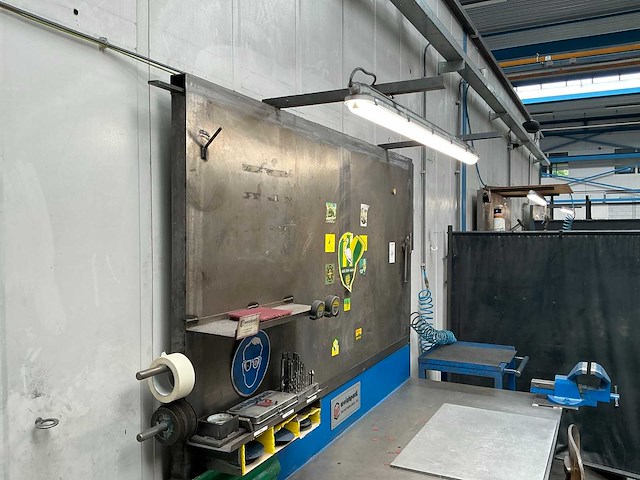 Werkstation met metalen werkbank - afbeelding 12 van  17