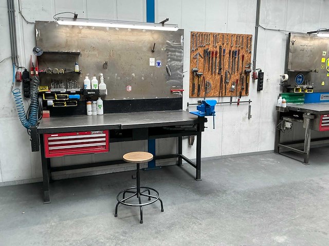 Werkstation met metalen werkbank - afbeelding 1 van  14