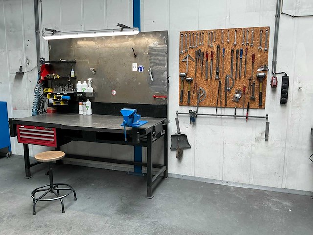 Werkstation met metalen werkbank - afbeelding 7 van  14