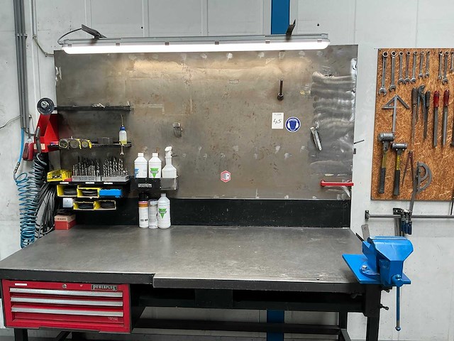 Werkstation met metalen werkbank - afbeelding 8 van  14