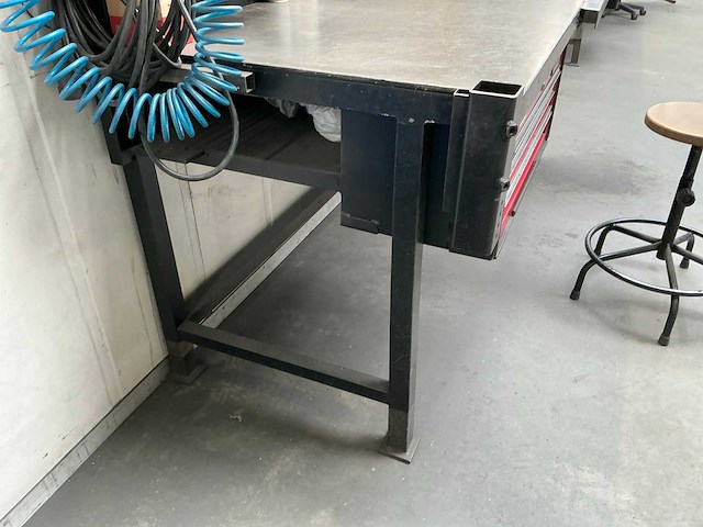 Werkstation met metalen werkbank - afbeelding 11 van  14