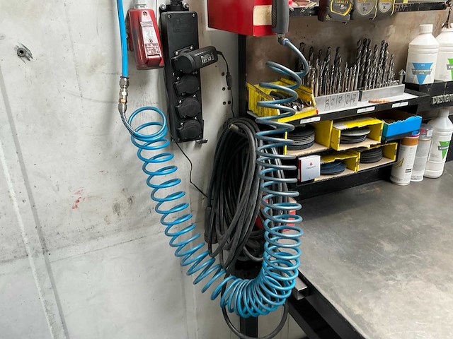 Werkstation met metalen werkbank - afbeelding 12 van  14