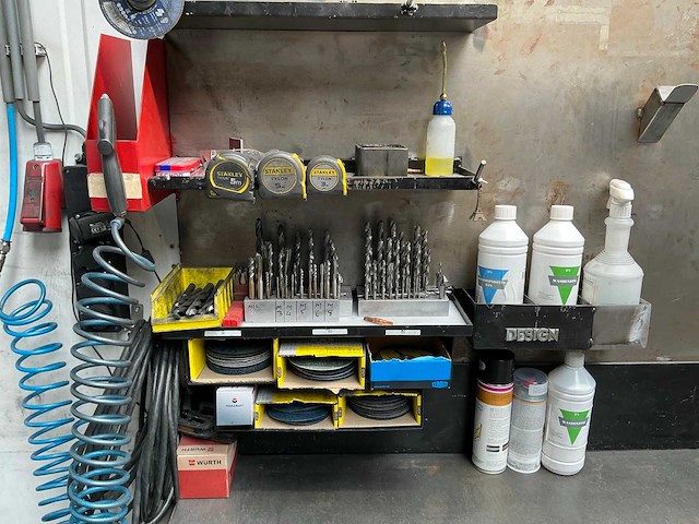 Werkstation met metalen werkbank - afbeelding 13 van  14