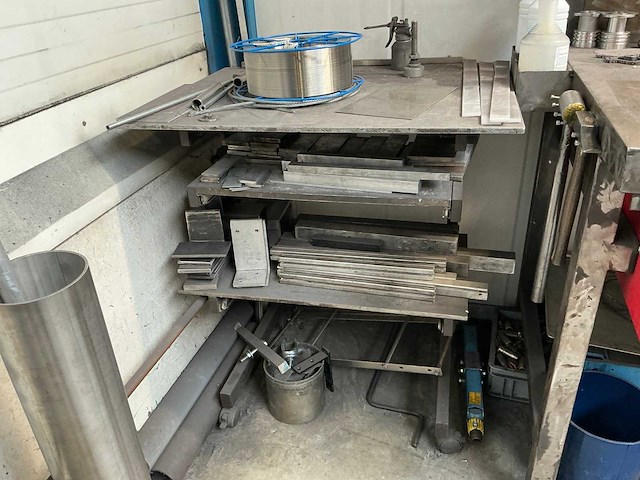 Werkstation met metalen werkbank - afbeelding 4 van  18