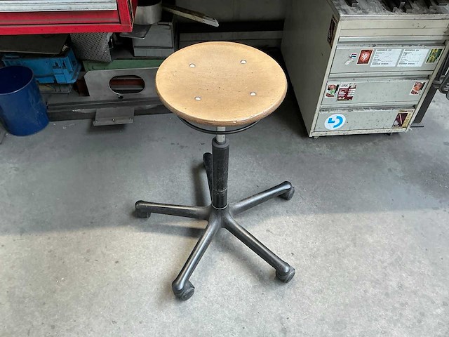 Werkstation met metalen werkbank - afbeelding 8 van  18