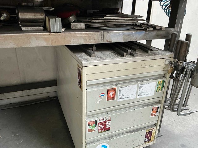 Werkstation met metalen werkbank - afbeelding 9 van  18
