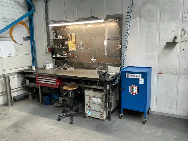 Werkstation met metalen werkbank - afbeelding 1 van  18