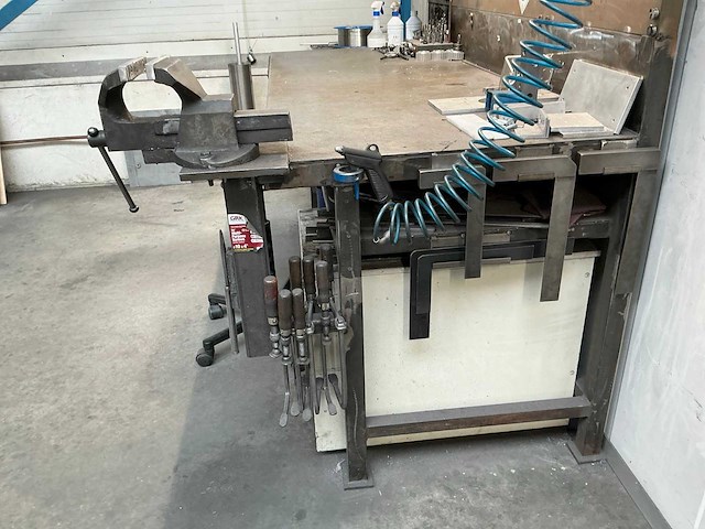 Werkstation met metalen werkbank - afbeelding 15 van  18