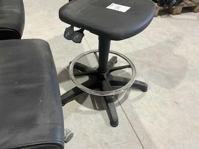 Werkstoel en 2 bureaustoelen - afbeelding 2 van  2