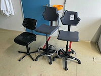 Werkstoelen + koelkast - afbeelding 1 van  6