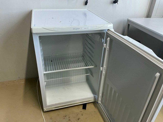 Werkstoelen + koelkast - afbeelding 6 van  6