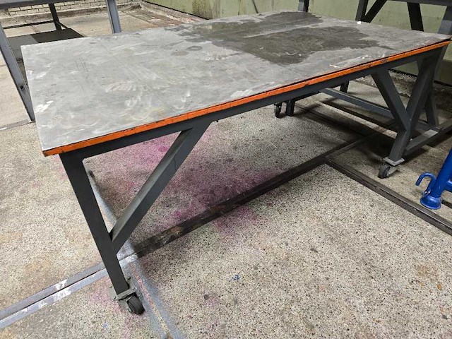 Werktafel - werkplaatsmeubilair - afbeelding 1 van  2
