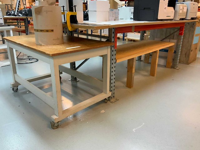 Werktafel (3x) - afbeelding 1 van  13