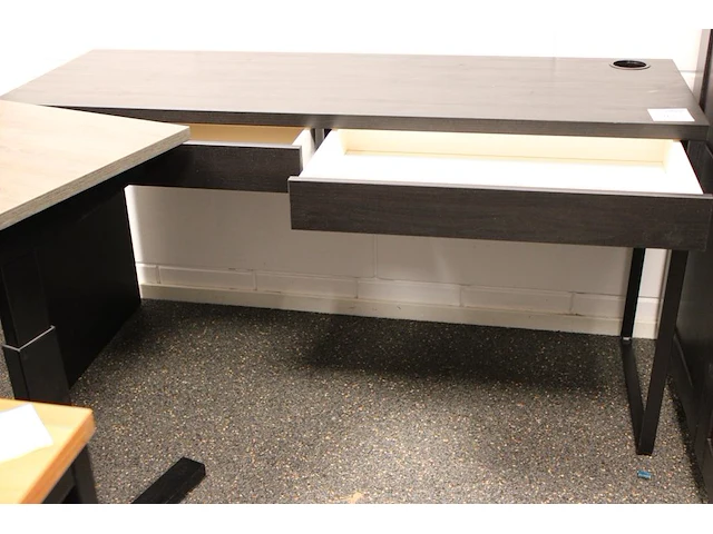 Werktafel afm. 142 x50 x75 cm v.v. twee lades. - afbeelding 3 van  3
