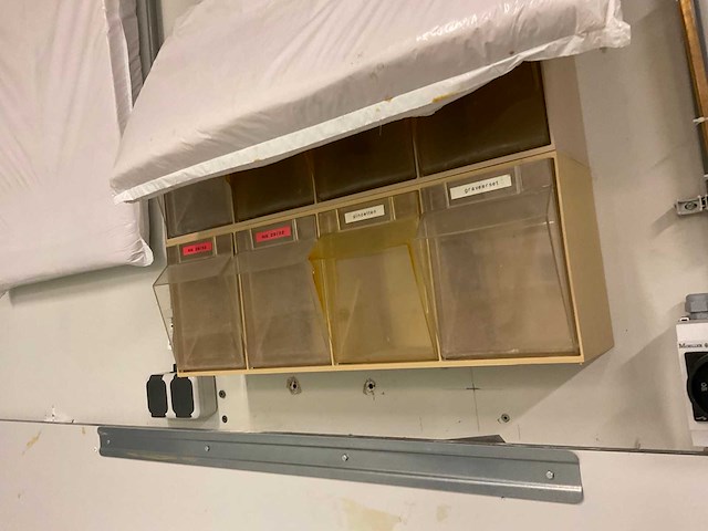 Werktafel, diverse kasten, afzuiginstallatie - afbeelding 4 van  22