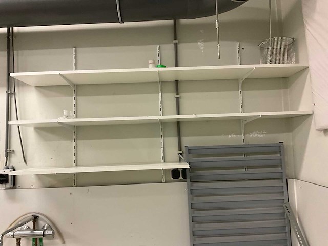 Werktafel, diverse kasten, afzuiginstallatie - afbeelding 5 van  22