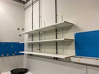 Werktafel, diverse kasten, afzuiginstallatie - afbeelding 6 van  22