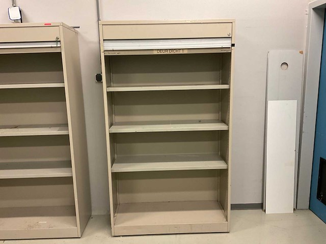 Werktafel, diverse kasten, afzuiginstallatie - afbeelding 8 van  22