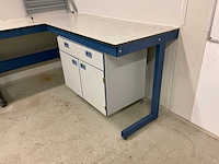 Werktafel, diverse kasten, afzuiginstallatie - afbeelding 17 van  22