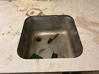 Werktafel, diverse kasten, afzuiginstallatie - afbeelding 18 van  22