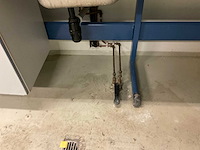 Werktafel, diverse kasten, afzuiginstallatie - afbeelding 19 van  22