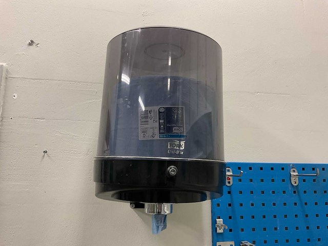 Werktafel, diverse kasten, afzuiginstallatie - afbeelding 21 van  22