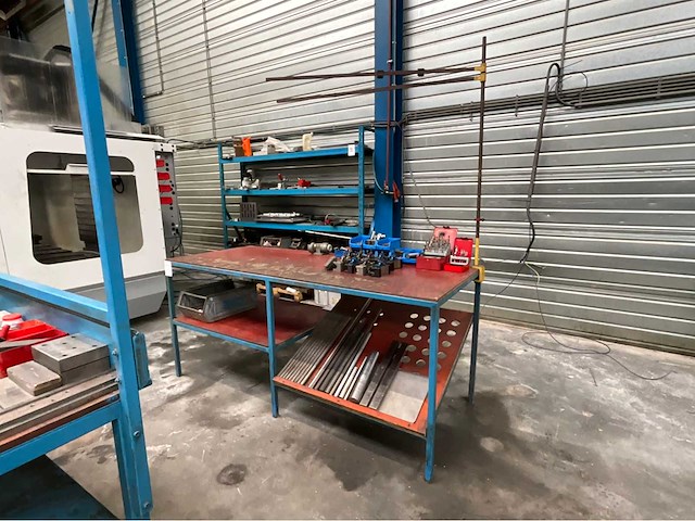 Werktafel en divers - afbeelding 1 van  9