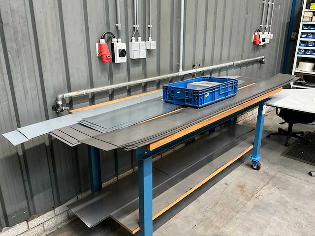 Werktafel en staalplaat - afbeelding 2 van  5