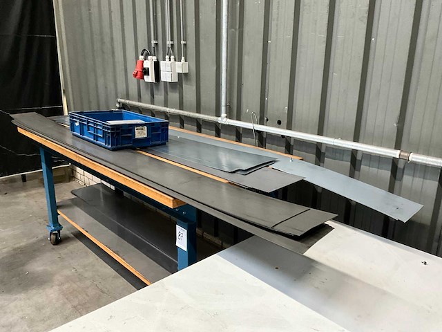 Werktafel en staalplaat - afbeelding 3 van  5