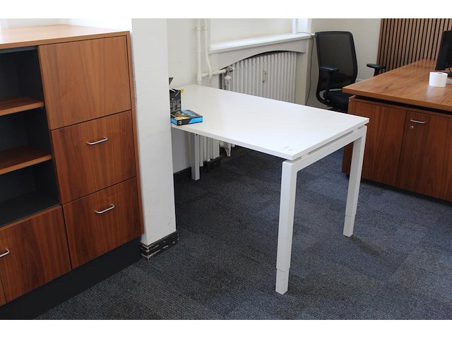 Werktafel in hoogte verstelbaar. afmeting 140 x 80 cm. - afbeelding 1 van  2