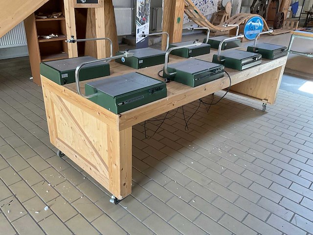 Werktafel met 8x proxxon hete draadsnijmachine - afbeelding 1 van  9