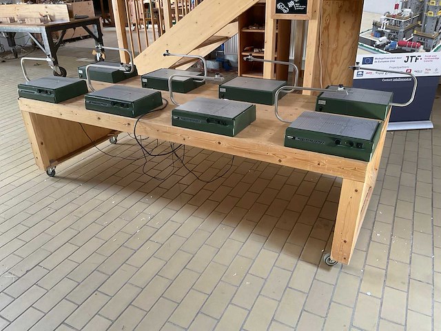 Werktafel met 8x proxxon hete draadsnijmachine - afbeelding 9 van  9