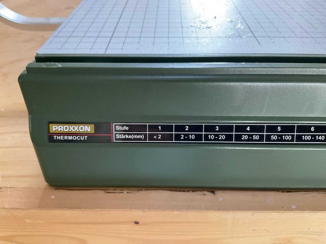 Werktafel met 8x proxxon hete draadsnijmachine - afbeelding 3 van  7