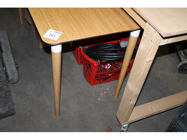 Werktafel met afmeting 140 x 65 x 73 cm. - afbeelding 2 van  2