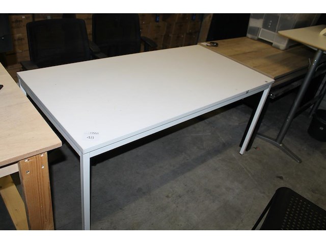 Werktafel met afmeting 160 x 80 x 75 cm. - afbeelding 1 van  1