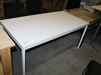 Werktafel met afmeting 160 x 80 x 75 cm. - afbeelding 1 van  1