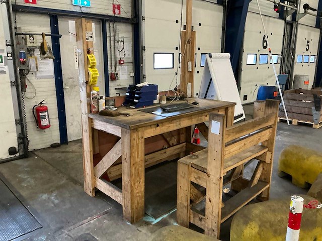 Werktafel met bank - afbeelding 6 van  8