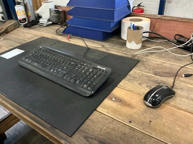 Werktafel met bank - afbeelding 2 van  8